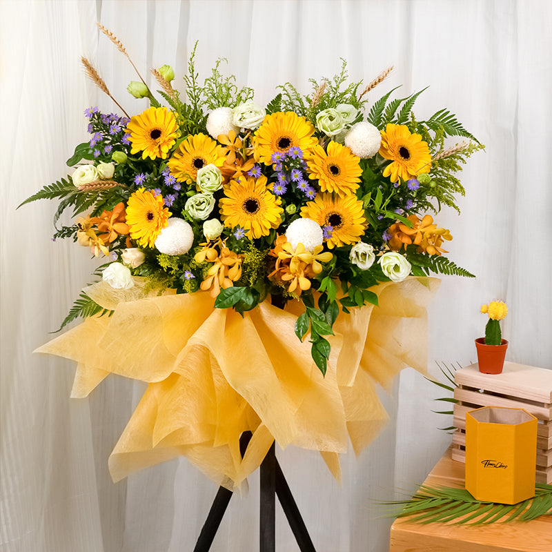 Aurum Opening Flower Stand